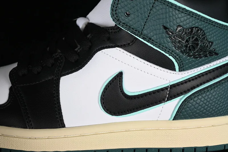 All Categories Air Jordan Jordan Series Basketball Shoes Air Jordan 1 Mid Air Jordan 1 Mid AJ1 Joe 1 Snake Print Black Green Toe Zhongbang Basketball Shoes FQ7818-100
